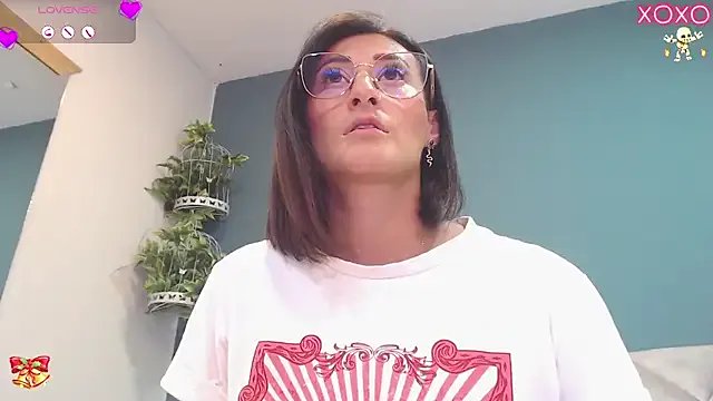 Freechat SharisWillian on StripChat