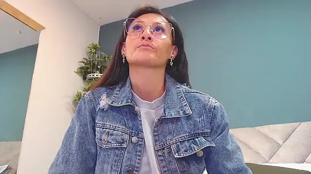 Freechat SharisWillian on StripChat