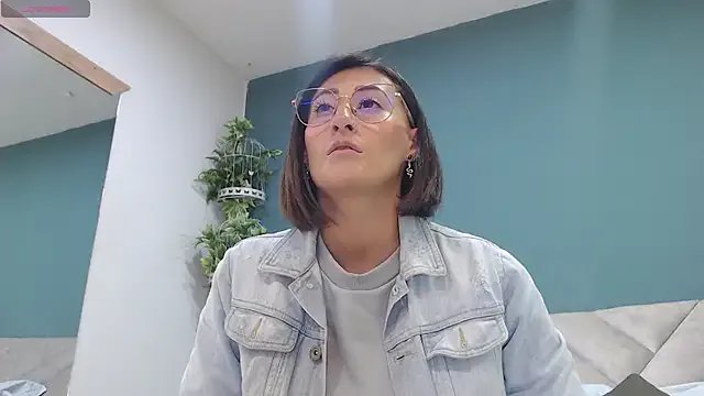 Freechat SharisWillian on StripChat