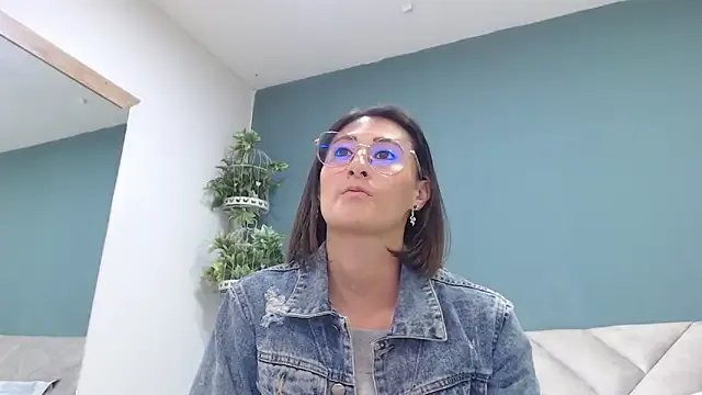 Freechat SharisWillian on StripChat