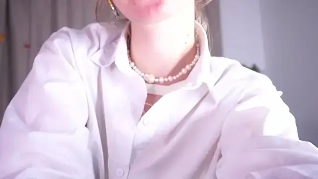 Freechat ShinyCharm on StripChat