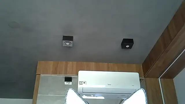 Freechat SkinnyKitten on StripChat