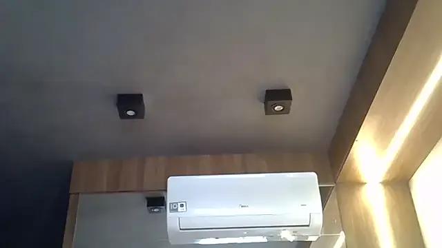 Freechat SkinnyKitten on StripChat