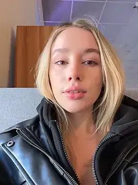 StripChat SSSATIVA_model is Freechat SSSATIVA_model — Completely naked in the toilet