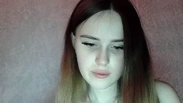 SweetLoraa on StripChat