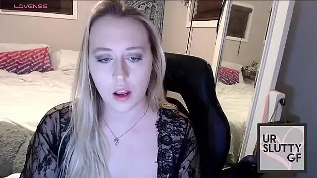 Freechat ursluttygf on StripChat