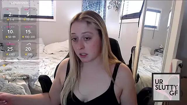 Freechat ursluttygf on StripChat