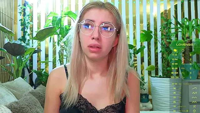 Freechat Violetttttta on StripChat