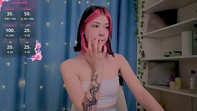 Private Winaria on StripChat