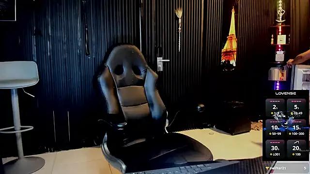 Freechat ZhoeStrong on StripChat