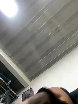 Freechat Zjapinha_tahya on StripChat