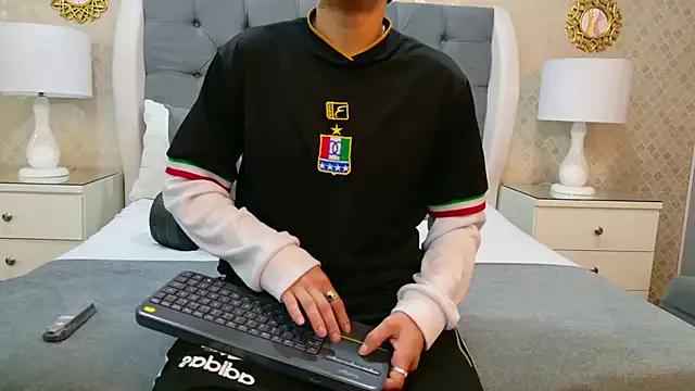 ZoeKrug — Show your pussy and touch her